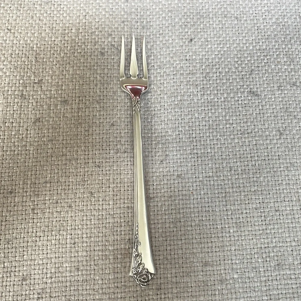 Oneida Dámaso Rose Heirloom Sterling Silverware - Picture 5 of 7